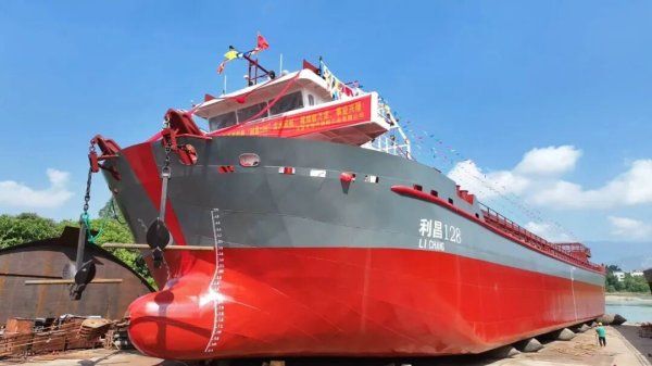 多多策略 千吨新能源船舶在江东新区东江流域顺利吉水