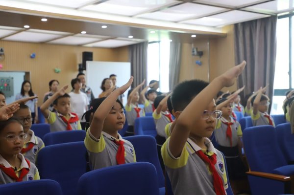 配资吧 一场跨时空对话，让爱国情怀在孩子心间发芽、生长